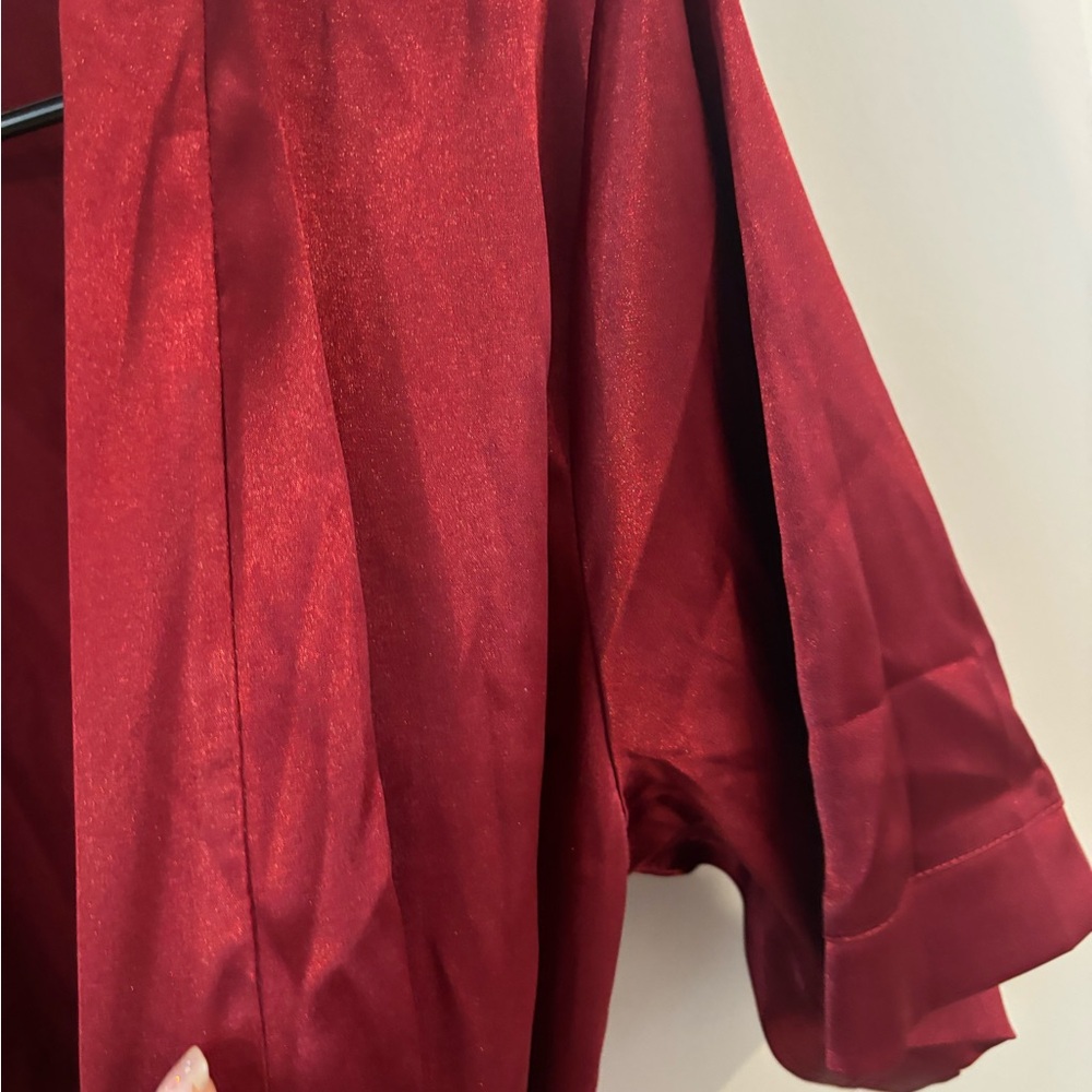Local European Deep Red Satin Robe NWOT - Picture 3 of 4
